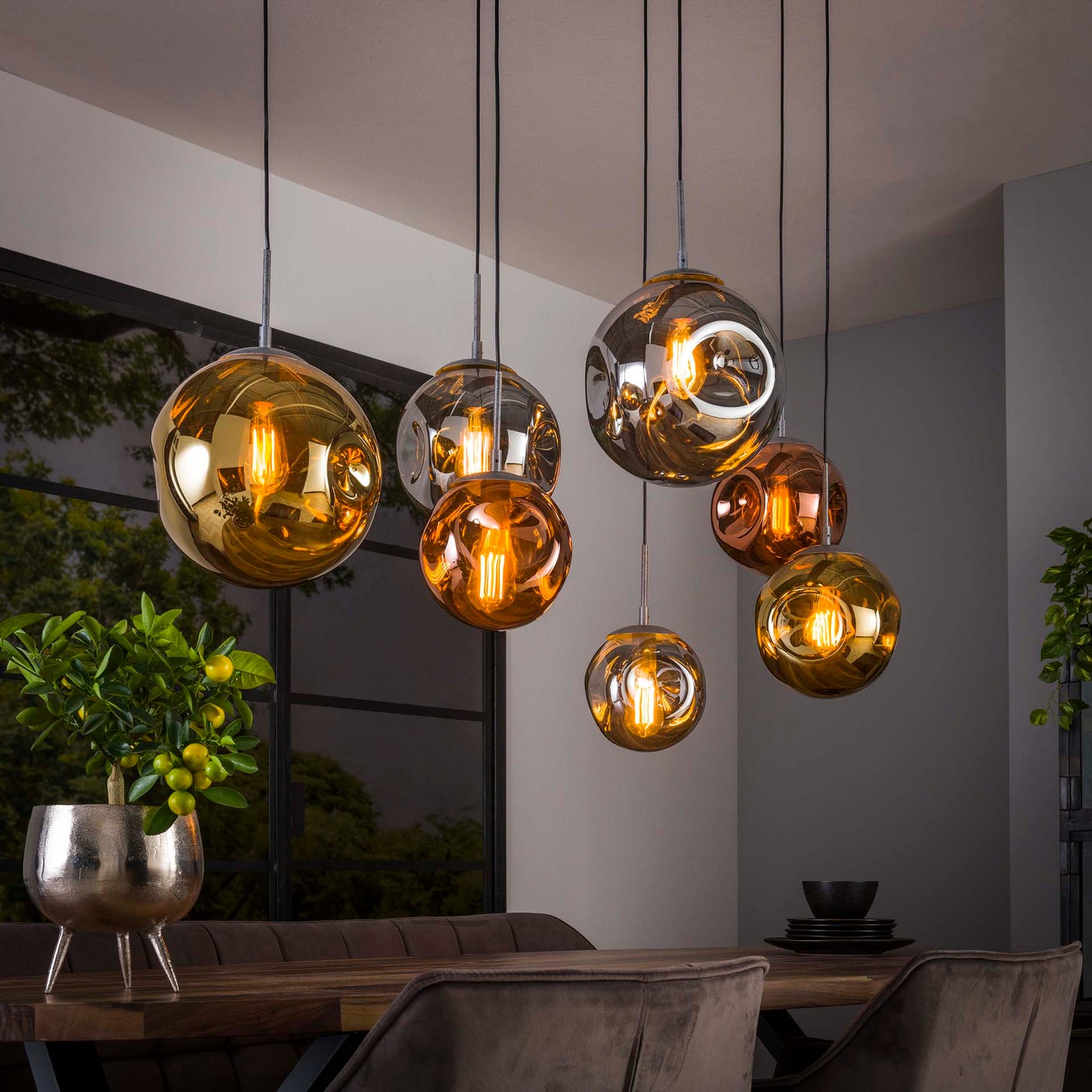 Hängelampe Stellar 4+3 aus Metall mit weißen Lampenschirmen, moderne Beleuchtung für Wohnzimmer, von lefurn.de