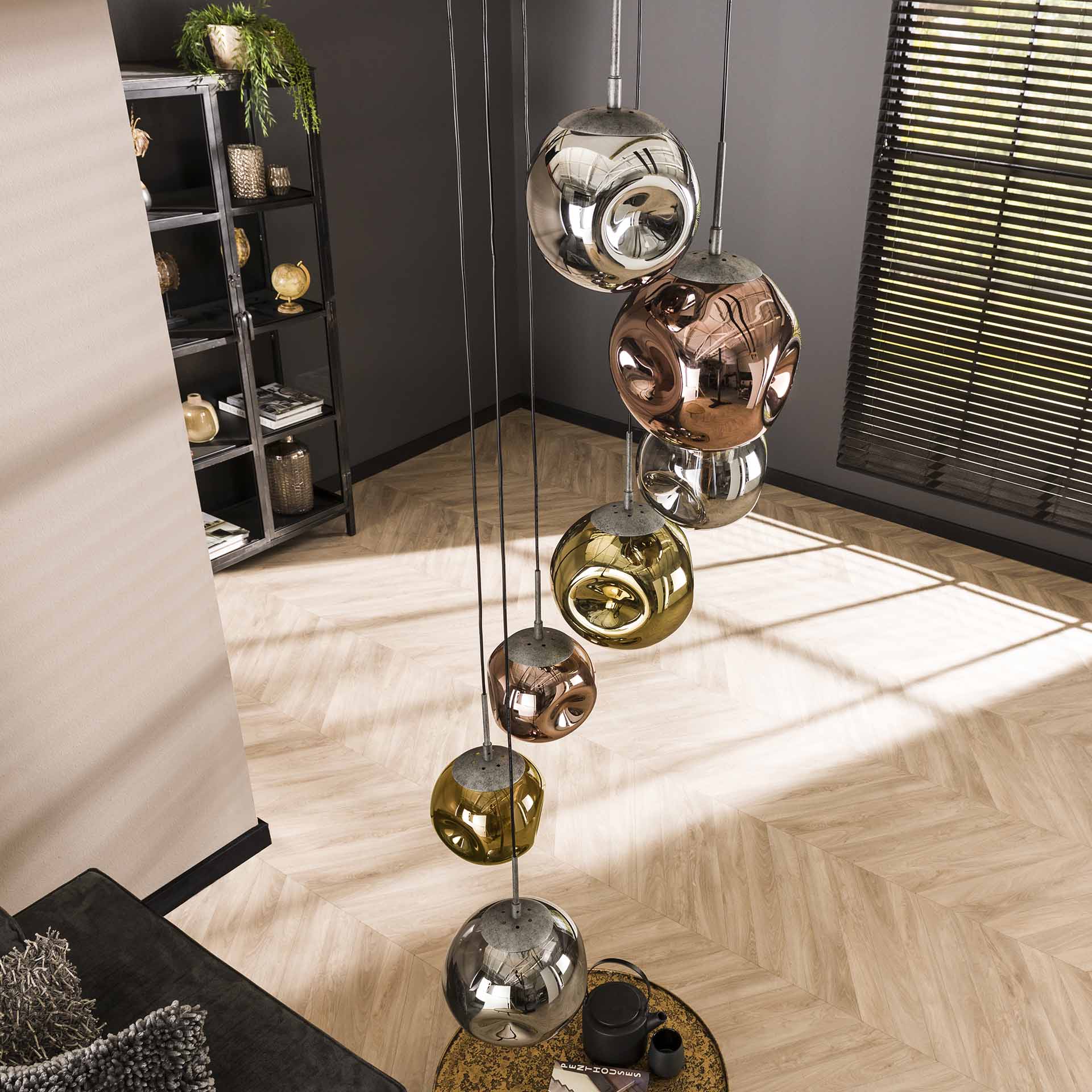Hängelampe Stellar von lefurn.de, moderne Pendellampe mit eleganten Design, sichtbarer Lampenschirm aus Metall.