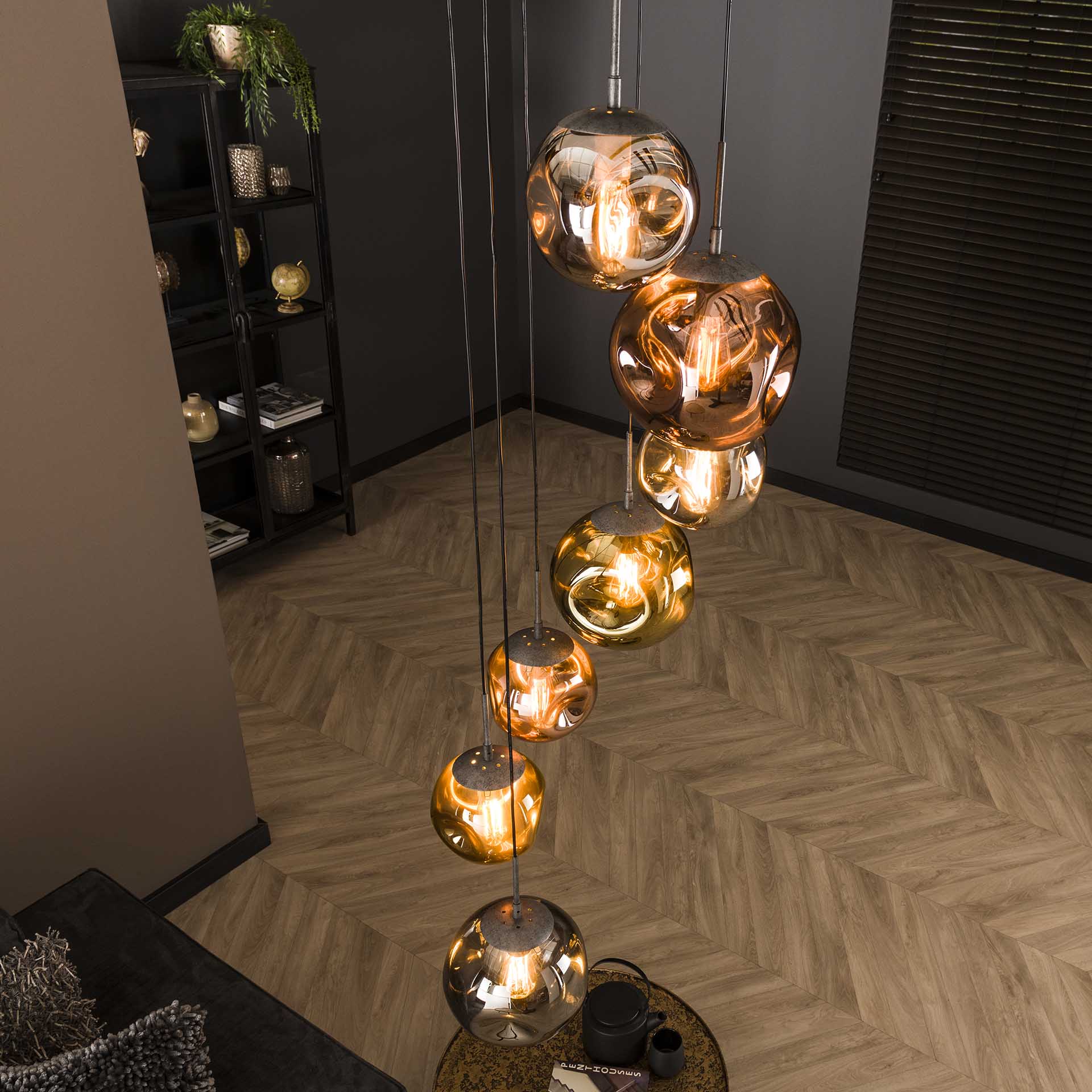 Moderne Hängelampe Stellar von lefurn.de mit elegantem Design und warmem Licht für stilvolle Raumbeleuchtung.