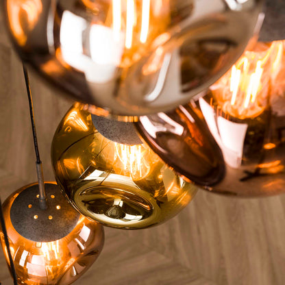 Hängelampe Stellar von lefurn.de aus Metall mit modernem Design, ideal für Wohnzimmer oder Essbereich, mit warmem Licht.