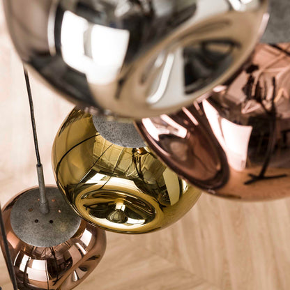 Hängelampe Stellar von lefurn.de mit modernem Design, sichtbare Glühbirne und schwarzer Kabel, ideal für Wohnzimmerbeleuchtung