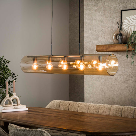 Hängelampe Tube aus Glas mit schlichter, moderner Optik, beleuchtet einen Raum stilvoll und elegant.
