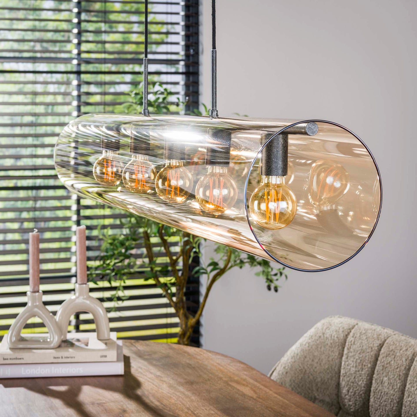 Hängelampe Tube aus Glas von lefurn.de, moderne Beleuchtung mit klarer Glasgestaltung, ideal für Wohnzimmer oder Essbereich.