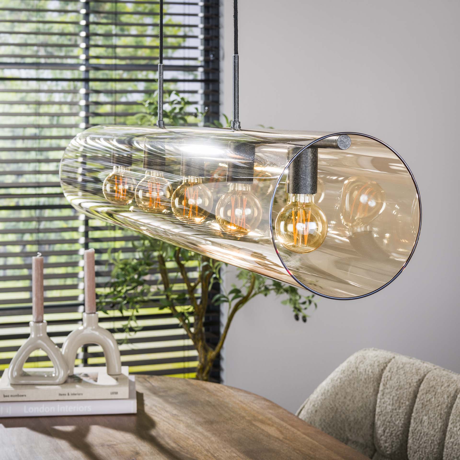 Hängelampe Tube aus Glas von lefurn.de, moderne Beleuchtung mit klarer Glasgestaltung, ideal für Wohnzimmer oder Essbereich.
