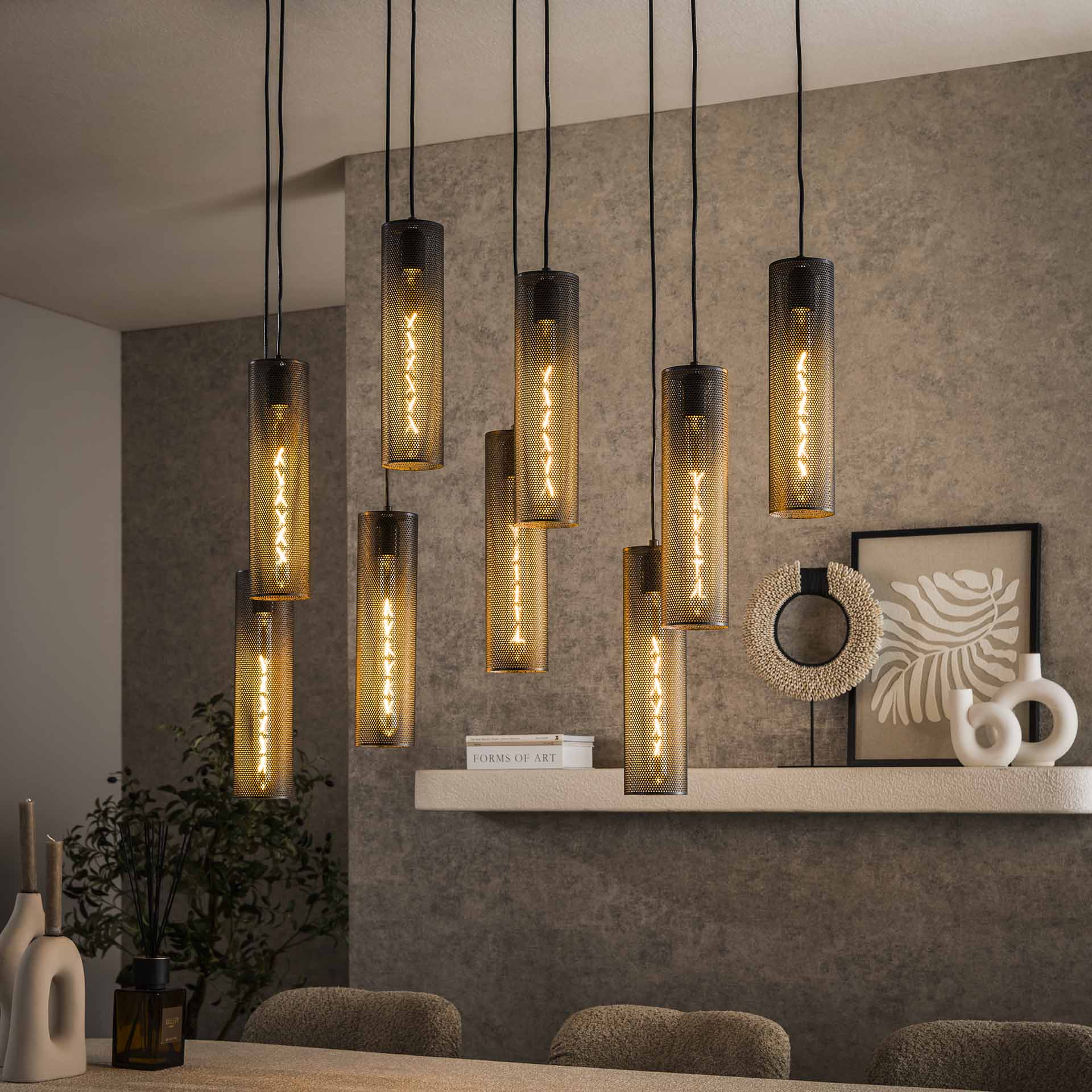 Moderne Hängelampe Tube Mesh 9L von lefurn.de mit schwarzem Metallgestell und filigranem Mesh-Design, ideal für Wohn- oder Esszimmer.