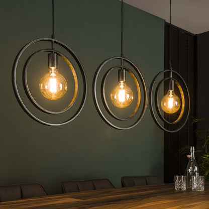 Moderne Hängelampe Turn Around 3L von lefurn.de mit drei Lampenschirmen, ideal für Wohnzimmer und Essbereiche.