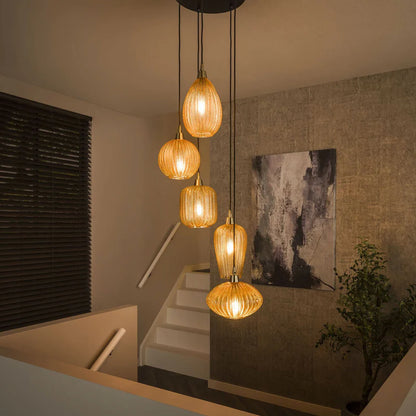 Moderne V-Shape Hängelampe von lefurn.de mit fünf Leuchten, elegantes Design für wohnliche Beleuchtung.