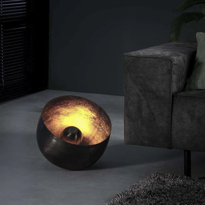 Hängelampe Korb in Nickel, stilvolle Tischlampe mit Korbdesign, von lefurn.de, sichtbare Lampe mit metallischem Finish.
