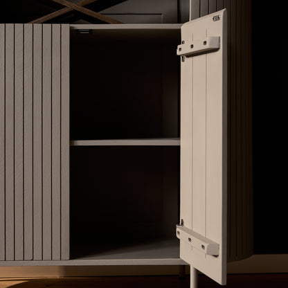 Hochschrank Solana in Taupe von lefurn.de, moderner Wandschrank mit stilvollem Design und Stauraum, Blick auf die Tür und Oberseite