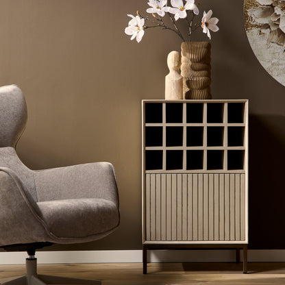Weinschrank Madison Sand, stilvolle Kommode von lefurn.de mit Sandfarbenem Finish und eleganter Holzoptik.