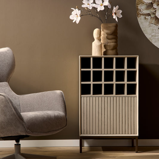 Weinschrank Madison Sand, stilvolle Kommode von lefurn.de mit Sandfarbenem Finish und eleganter Holzoptik.