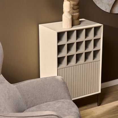 Sandfarbener Weinschrank Madison von lefurn.de, elegante Kommode mit Weinregalen und Stauraum, modernes Möbelstück für Weinliebhaber.