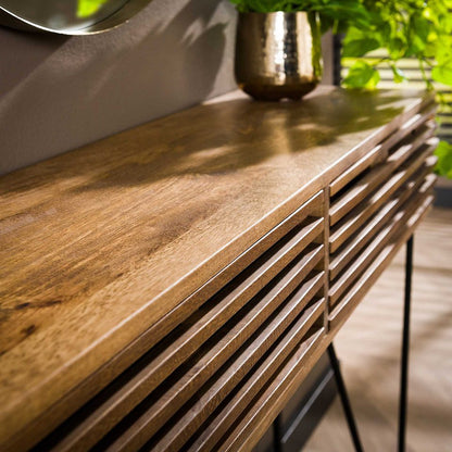Moderner Konsolentisch Tweak von lefurn.de mit klaren Linien und Holzoberfläche, ideal für Flur oder Wohnzimmer.
