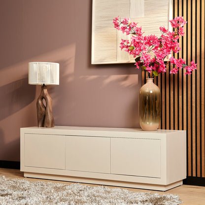 Helles Lowboard Brussel Sand 150 von lefurn.de mit Stauraum, modernes Design, aus Holz in Sandfarbe, für Wohnzimmer.