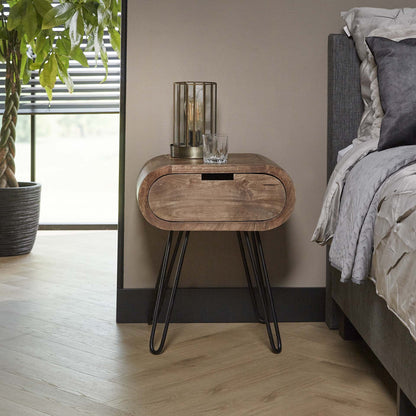 Nachtschrank Barrel von lefurn.de, moderner Nachtschrank mit Holzoptik und praktischer Ablagefläche, stilvoll im Schlafzimmer platziert