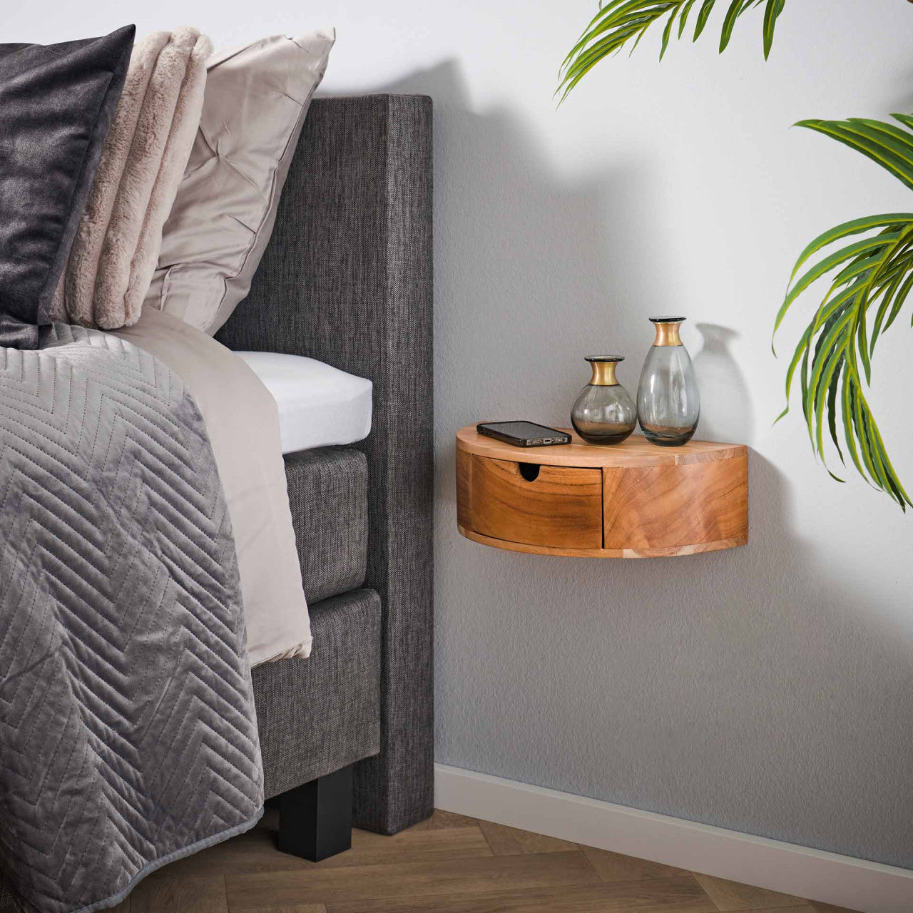 Nachtschrank Curve von lefurn.de, moderner Nachtschränk für Schlafzimmer, mit stilvollem Design und praktischer Ablagefläche