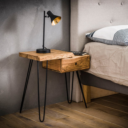 Moderner Nachtschrank Edge L von lefurn.de, mit Schublade und Ablagefläche in dunklem Holzdesign.