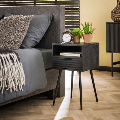 Moderner Nachtschrank Marina von lefurn.de mit Schubladen und Holzoptik, ideal für Schlafzimmer.
