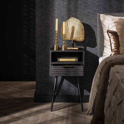 Heller Nachtschrank Marina aus Holz mit Schublade und Ablagefläche, modernes Design, von lefurn.de.