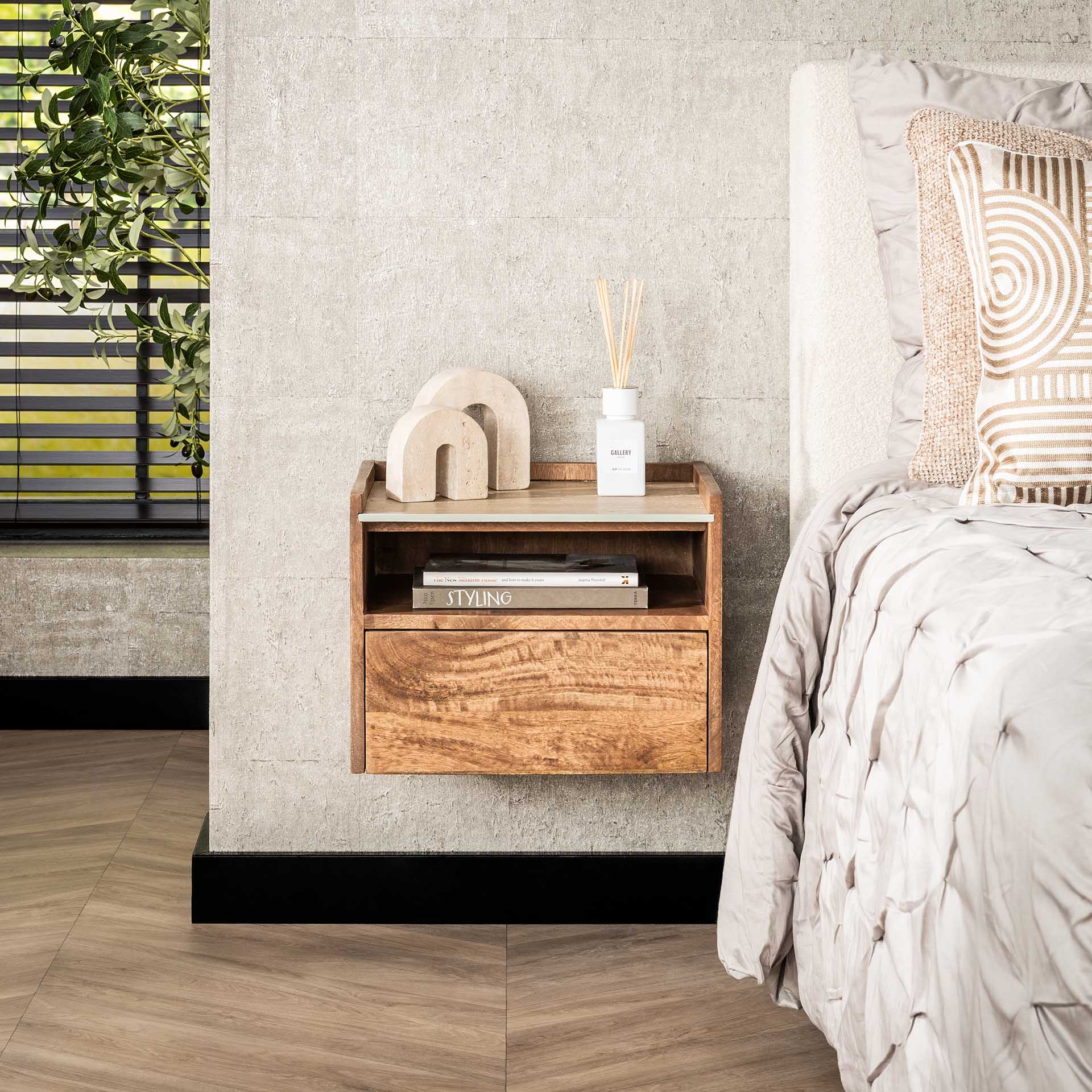 Moderner Nachtschrank Nuovo 2 von lefurn.de mit zwei Schubladen und eleganter Holzoptik, ideal für Schlafzimmer.