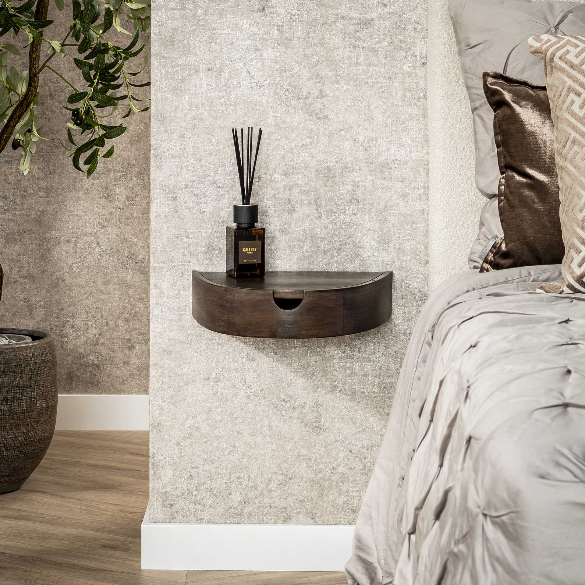 Zwei Nachtschränke im Set Cove von lefurn.de, stilvoller Nachtschrank mit Schubladen und Holzoberfläche in modernem Design