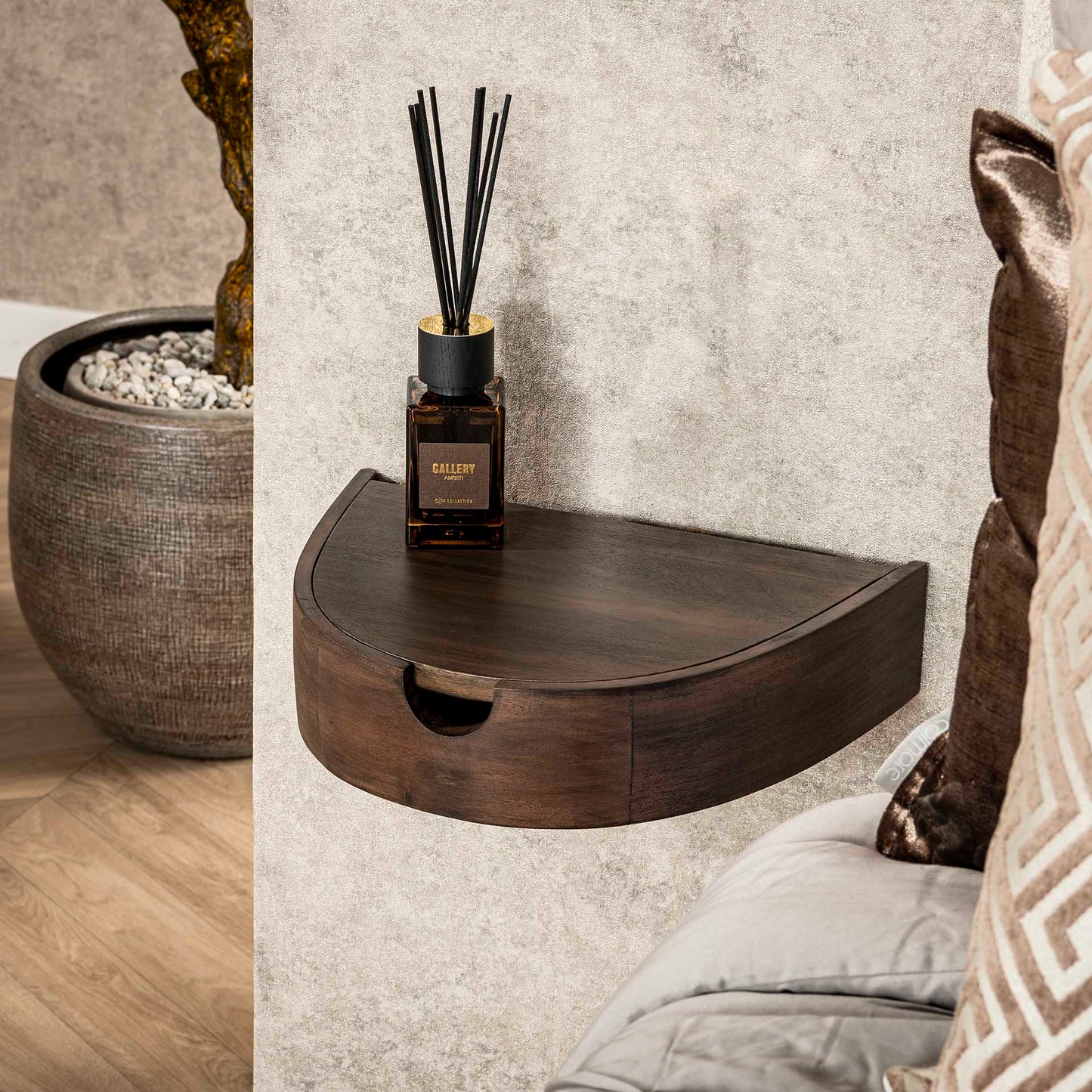 Nachtschrank-Set Cove von lefurn.de mit zwei modernen Nachtschränken aus Holz und Stauraum, stilvoll und funktional