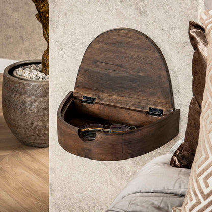 Nachtschrank-Set Cove von lefurn.de mit zwei stilvollen Nachtschränken aus Holz, moderne Schlafzimmermöbel, Blick auf die Oberflächen.