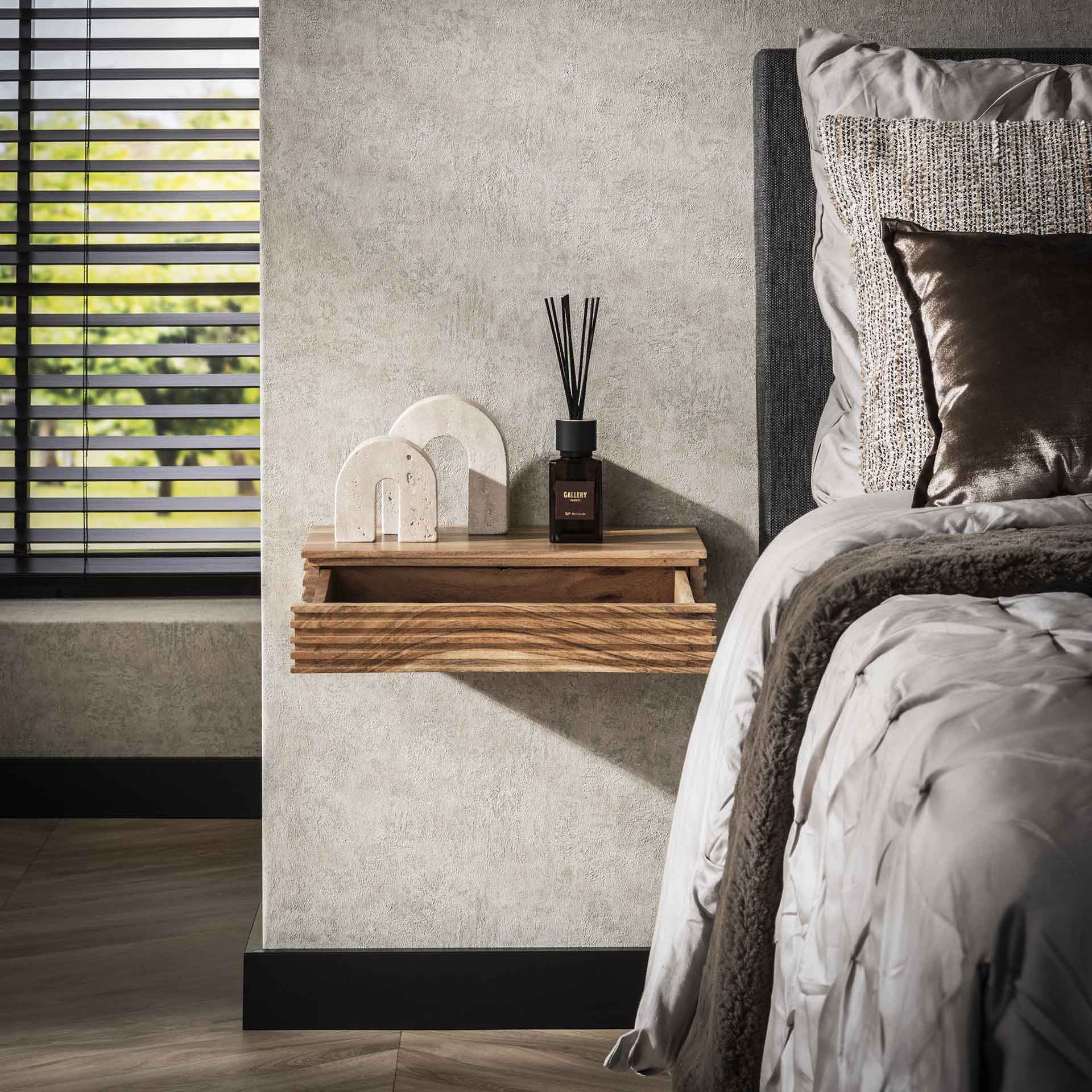 Nachtschrank Set aus mehreren Nachtschränken in modernem Design, von lefurn.de, mit Holzoberflächen und Stauraum