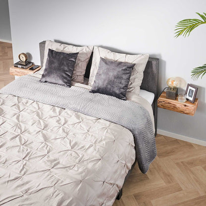 Nachtschrank-Set mit Baumdesign von lefurn.de, zwei elegante Nachtschränke mit Holzoptik und modernen Elementen.