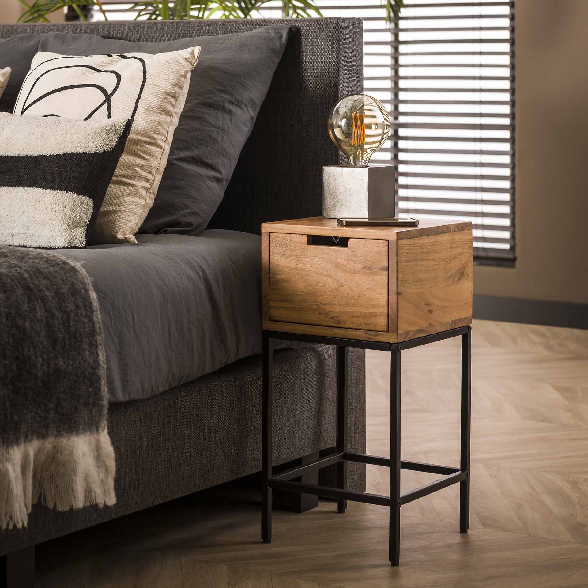 Nachtschrank XS Flat - lefurn.de