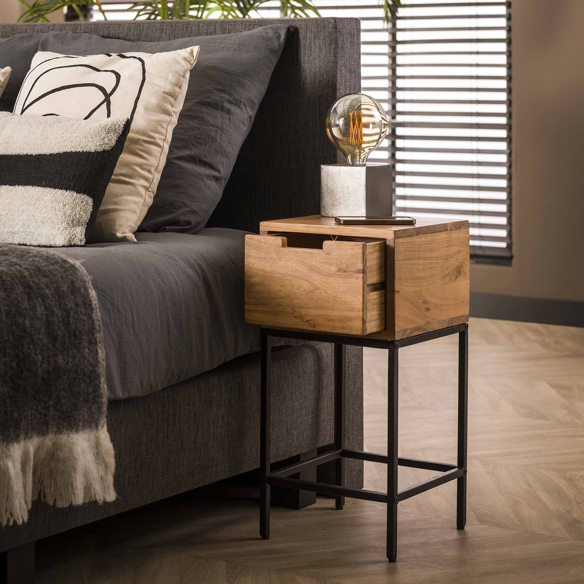 Nachtschrank XS Flat - lefurn.de