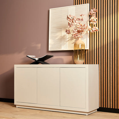 Helles Sandfarbenes Sideboard Brussel von lefurn.de mit 150 cm Breite, modernem Design und Stauraum.