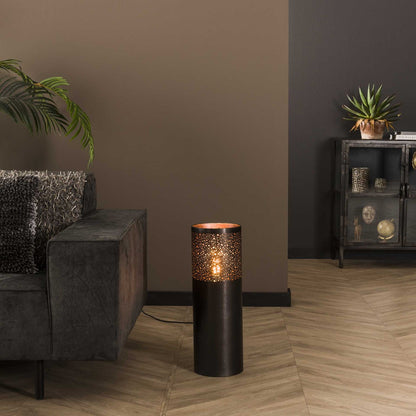 Zylinder Stehlampe von lefurn.de mit modernem Design, goldener Basis und weißem Lampenschirm, ideal für Wohnzimmerbeleuchtung