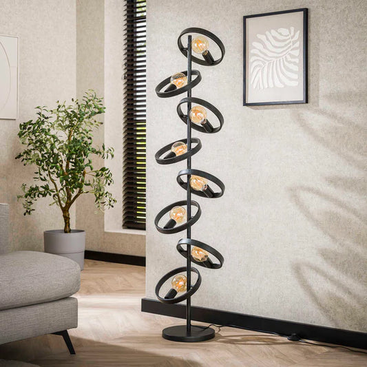 Moderne Hover 8L Stehlampe von lefurn.de mit eleganter, schlanker Gestaltung und warmem Licht in einem stilvollen Wohnraum.
