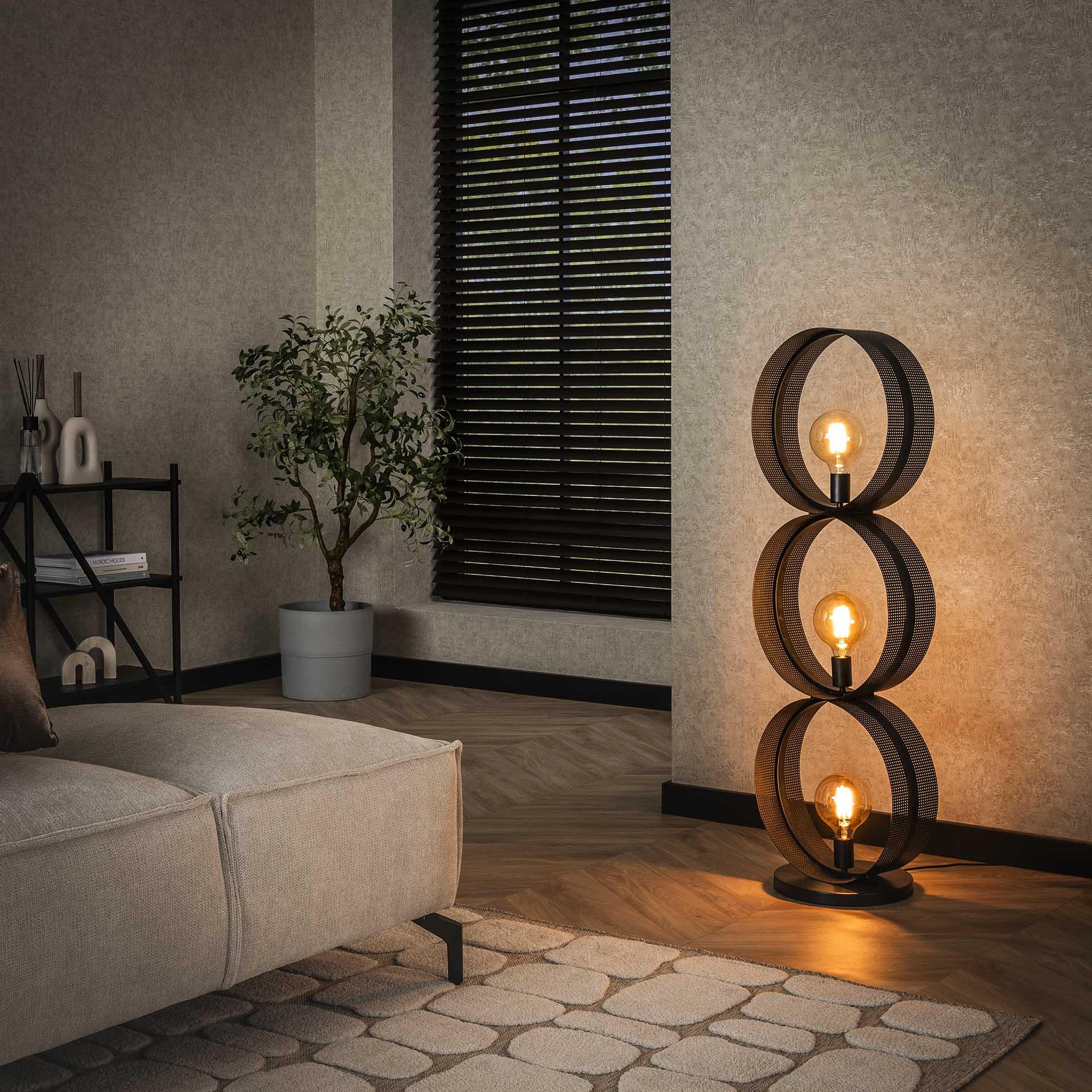 Moderne Stehlampe Lochblech 3L von lefurn.de mit Lochmuster, stilvoller Beleuchtung für Wohnzimmer und Schlafzimmer.