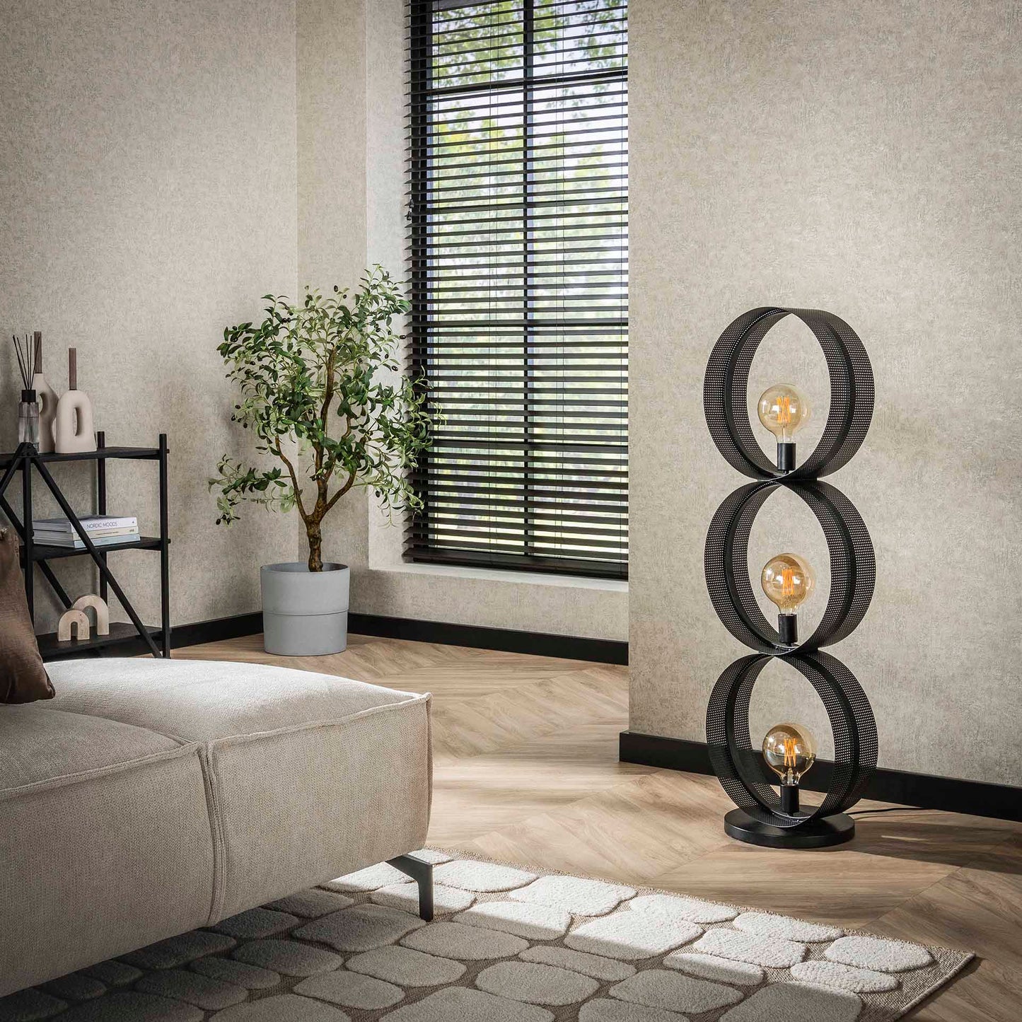 Stehlampe Lochblech 3L von lefurn.de mit modernem Design und Lochmuster, Stehlampe für Wohnzimmer oder Schlafzimmer.