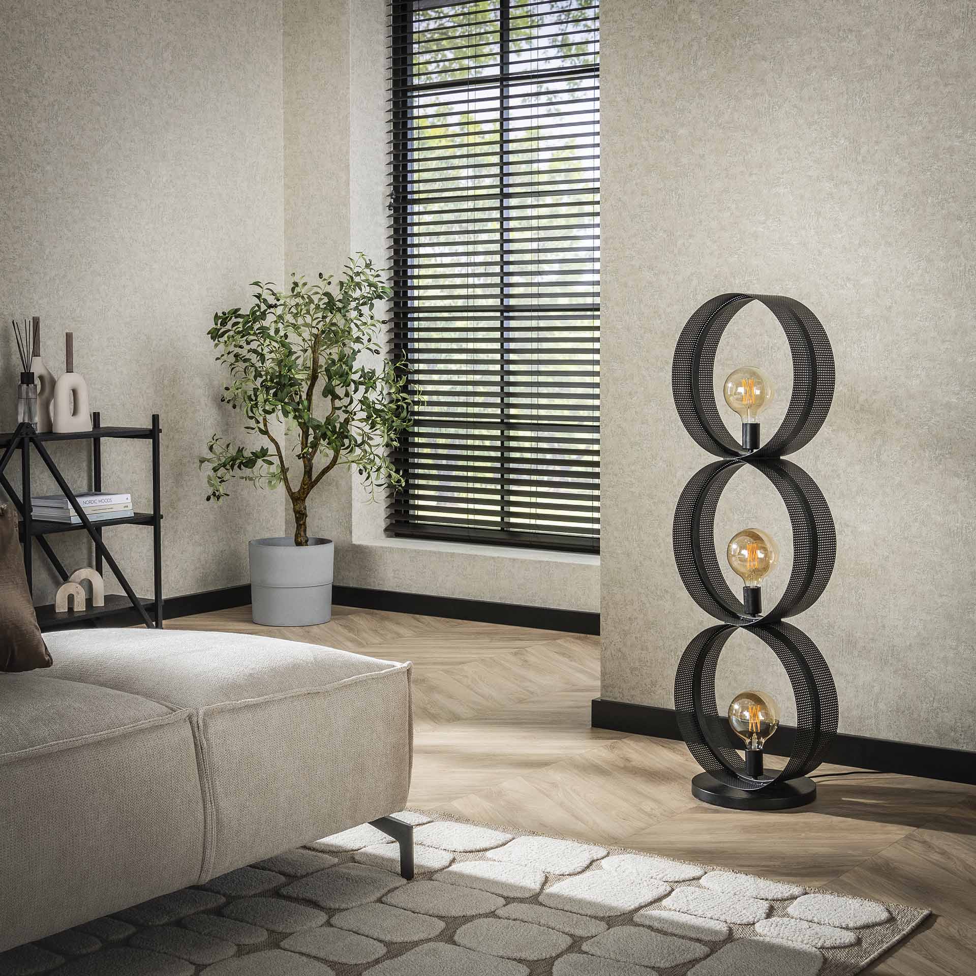 Stehlampe Lochblech 3L von lefurn.de mit modernem Design und Lochmuster, Stehlampe für Wohnzimmer oder Schlafzimmer.
