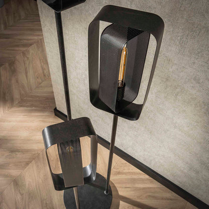 Moderne Mesh-Stehlampe von lefurn.de mit eleganten Design, ideal für Wohnzimmer oder Büro, beleuchtet den Raum stilvoll.