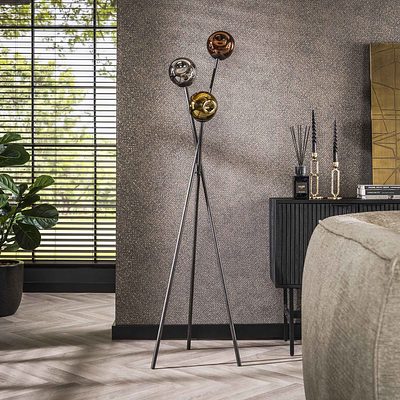 Moderne Stehlampe Molecule von lefurn.de mit eleganter, futuristischer Design-Optik und stabilem Standfuß.