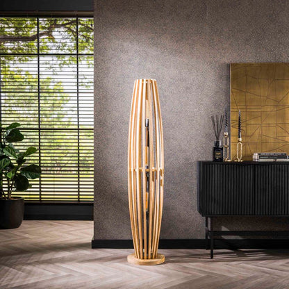 Moderne Stehlampe Orbit L von lefurn.de mit einem eleganten Design und einer silbernen Metallbasis, ideal für Wohnzimmer und Büro.