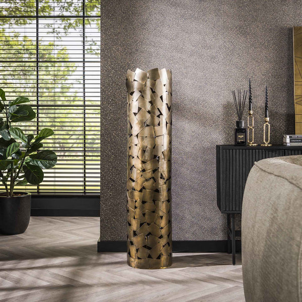 Moderne Stehlampe Patch von lefurn.de mit stilvollem Design und weichem Licht, ideal für Wohnzimmer oder Schlafzimmer.
