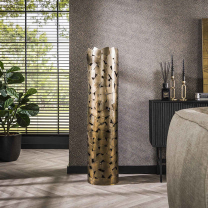 Moderne Stehlampe Patch von lefurn.de mit stilvollem Design und weichem Licht, ideal für Wohnzimmer oder Schlafzimmer.