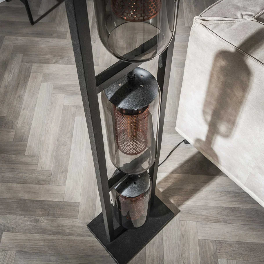 Stehlampe Smoke Glass 3L von lefurn.de, moderne Stehlampe mit rauchgrauem Glas, elegantes Beleuchtungsdesign für Wohnzimmer.