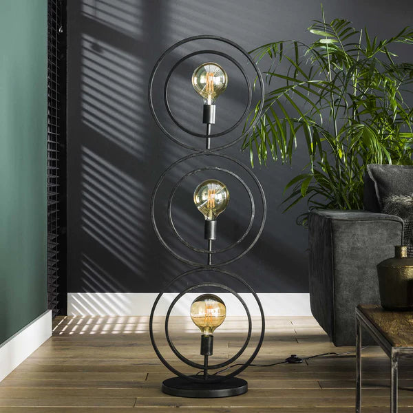 Moderne Stehlampe Turn 3L von lefurn.de mit eleganten Lampenschirm und stabilem Standfuß, ideal für Wohnzimmer und Leseecken