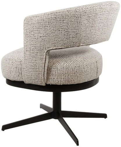 Cinnamonfarbener Stuhl Bruce von lefurn.de mit gepolstertem Sitz und Holzbeinen, ideal für Esszimmer und Wohnzimmer.