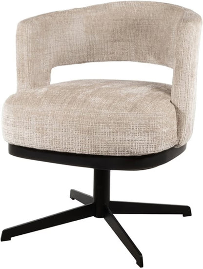 Cinnamonfarbener Stuhl Bruce von lefurn.de mit Holzbeinen und gepolsterter Sitzfläche, modernem Design und bequemer Sitzhaltung