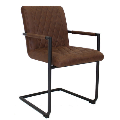 Cognacfarbener Stuhl Damian von lefurn.de mit Holzbeinen und gepolstertem Sitz, ideal für Esszimmer oder Wohnzimmer.