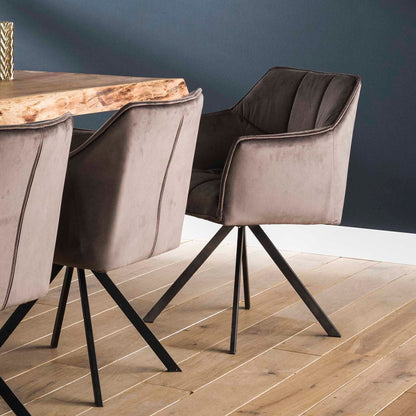 Grauer Stuhl Rina von lefurn.de mit modernem Design und komfortabler Sitzfläche, perfekt für Esszimmer oder Büro.