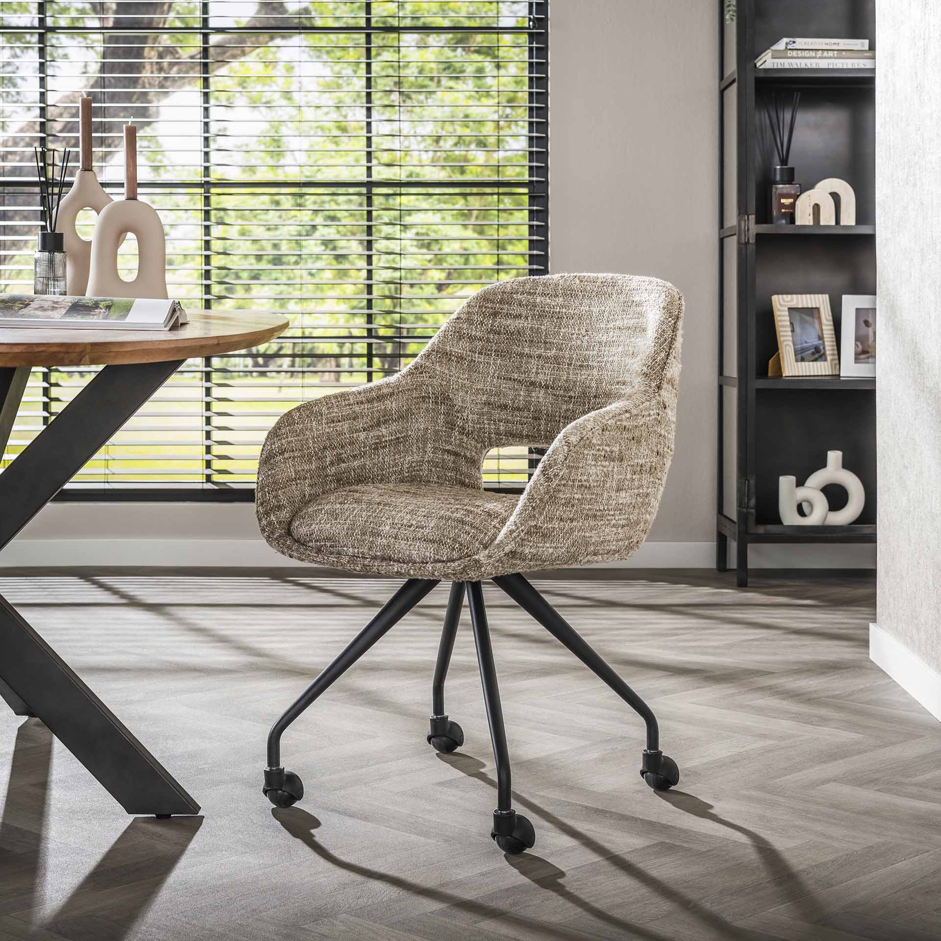 Grauer Stuhl Spring MR von lefurn.de mit modernem Design und bequemer Sitzfläche, ideal für Esszimmer und Arbeitsbereiche
