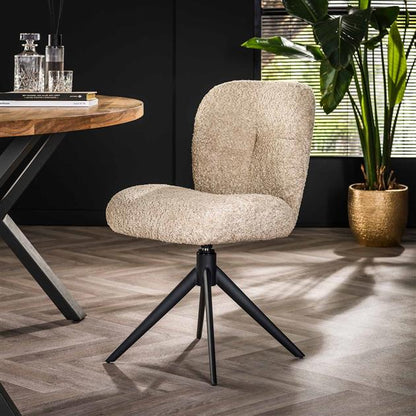 Bequemer Sandfarben-Stuhl Comfy von lefurn.de mit bequemer Sitzfläche und modernen Design, Blick auf den stilvollen Esszimmerstuhl